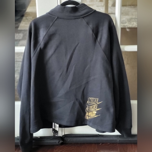 Nike Jogging suit (Pants Included) - Picture 2 of 6